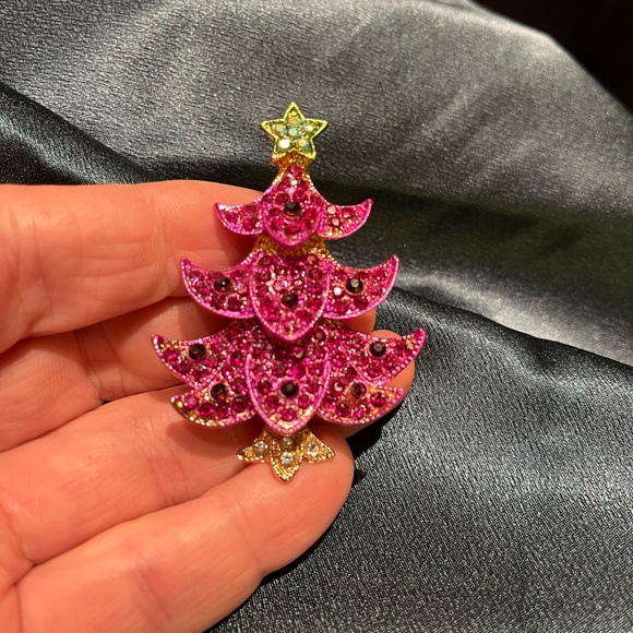 NWT Betsy Johnson Hot Rose and crystal Christmas Tree Brooch. - Picture 3 of 7